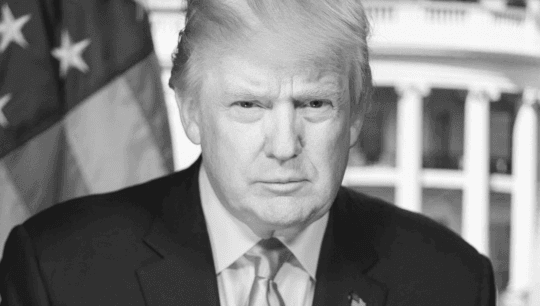 É #FAKE que Donald Trump morreu; presidente americano foi visto a caminho de campo de golfe.
